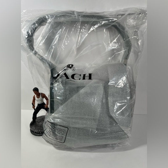 Coach Curve Zip Shoulder Bag in Brass/Hunter Green Glovetanned Leather NWT - Picture 8 of 12